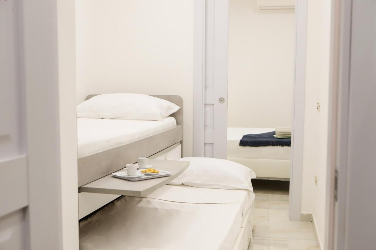 Cozy Apartment In Piazza Cavour By Wonderful Italy Napoli Esterno foto