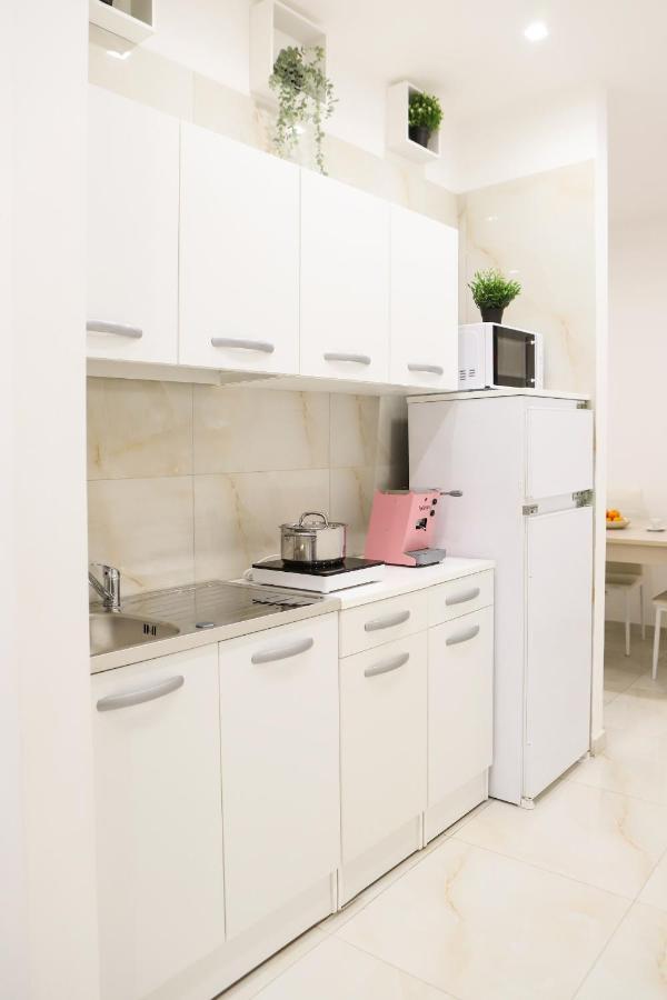 Cozy Apartment In Piazza Cavour By Wonderful Italy Napoli Esterno foto